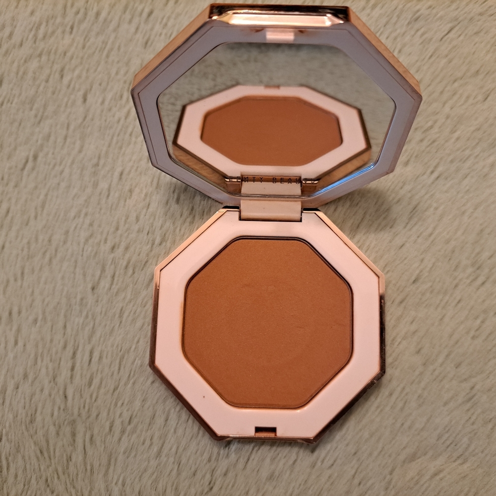 FENTY BEAUTY BY RIHANNA ISLAND TING POWDER BRONZER